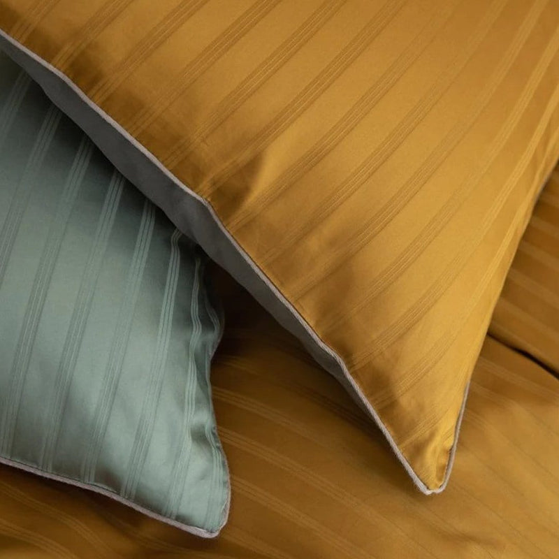 Strongsville Reversible Duvet Cover Set