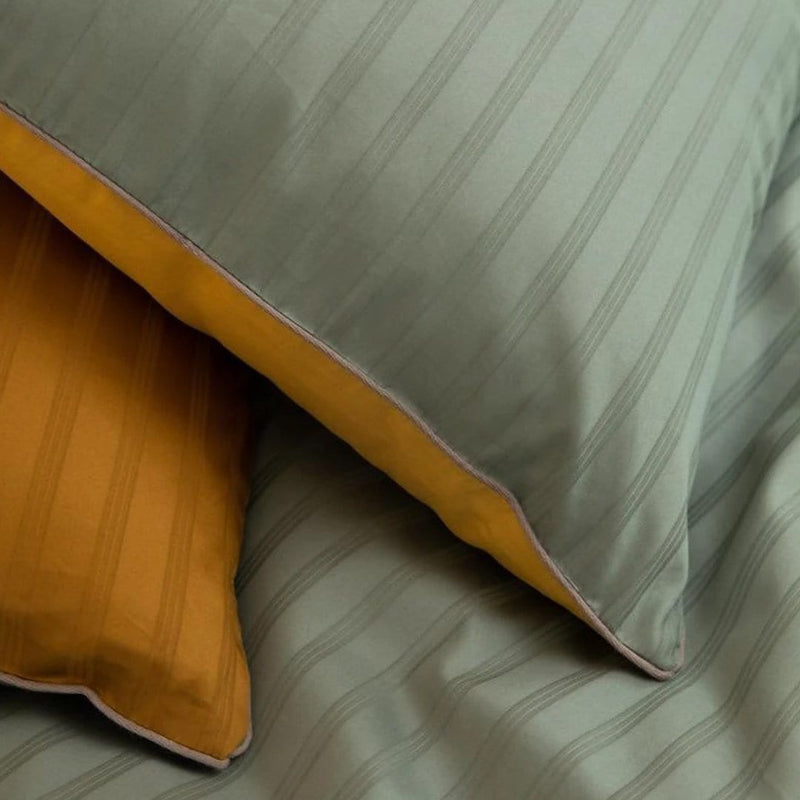 Strongsville Reversible Duvet Cover Set